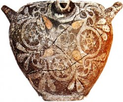 Minoan spouted jar [Credit: Hirmer Fotoarchiv, Munich]
